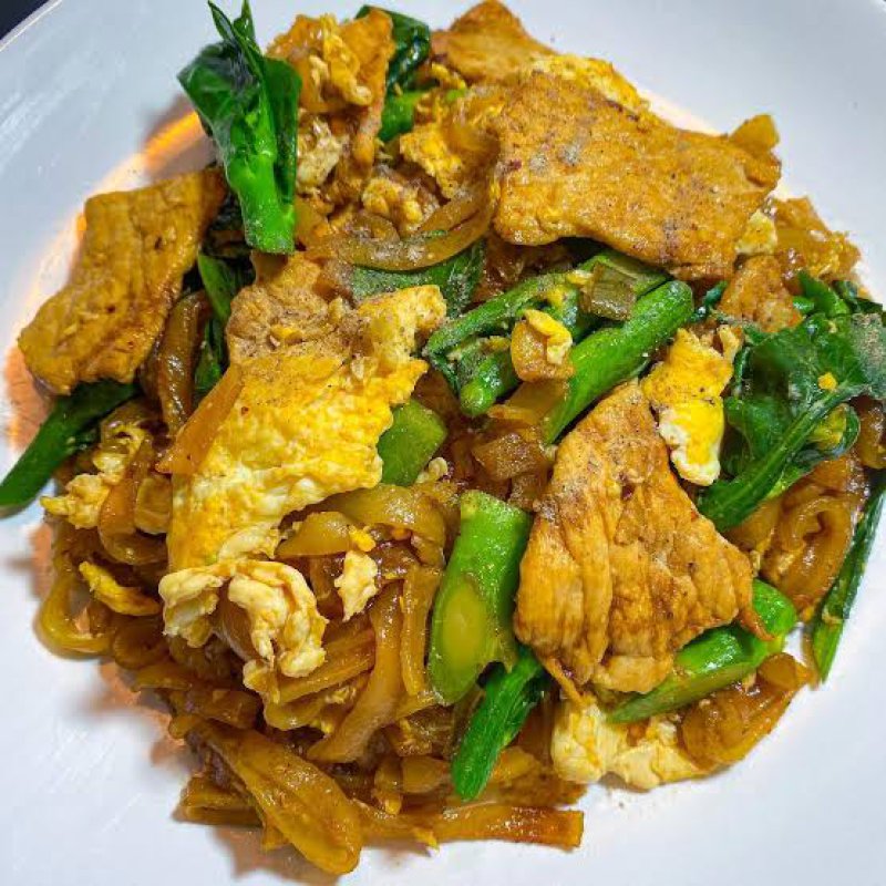 ผัดซีอิ๊วเส้นใหญ่หมู