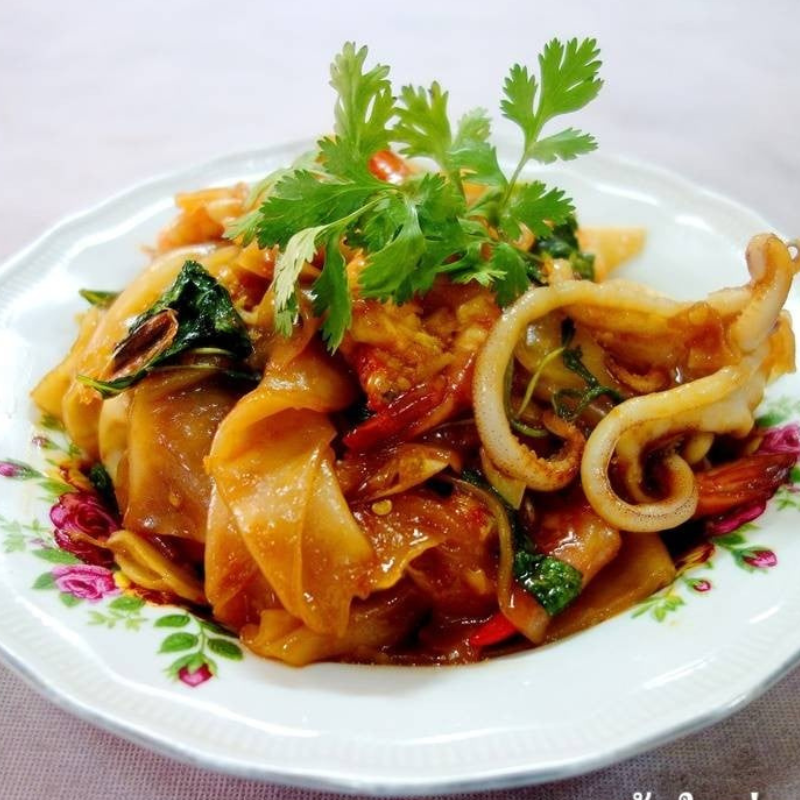 ผัดขี้เมาเส้นใหญ่ทะเล